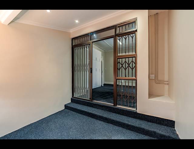5 BEDROOM HOUSE FOR SALE IN ESSENWOOD